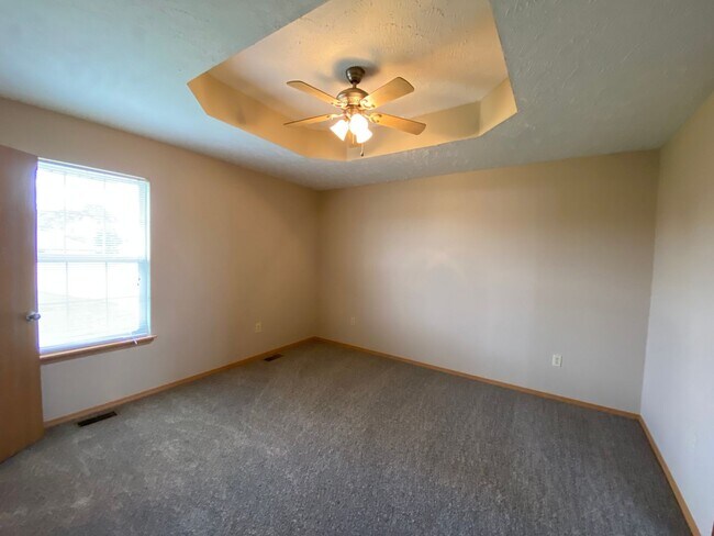 Building Photo - 3 bedroom 2 bath home in Clever, MO!