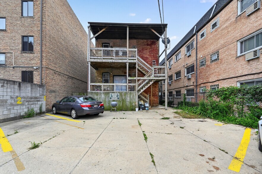 Building Photo - 1516 W Farwell Ave