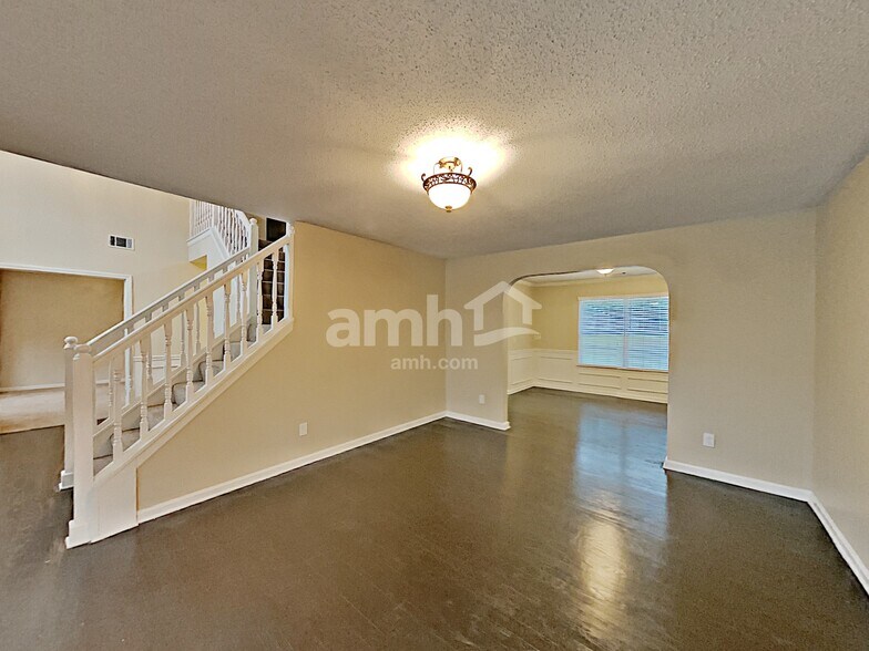 Building Photo - 104 MacBeth Dr