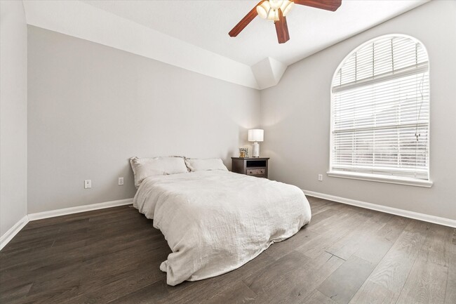 Building Photo - 1802 Stacy Falls