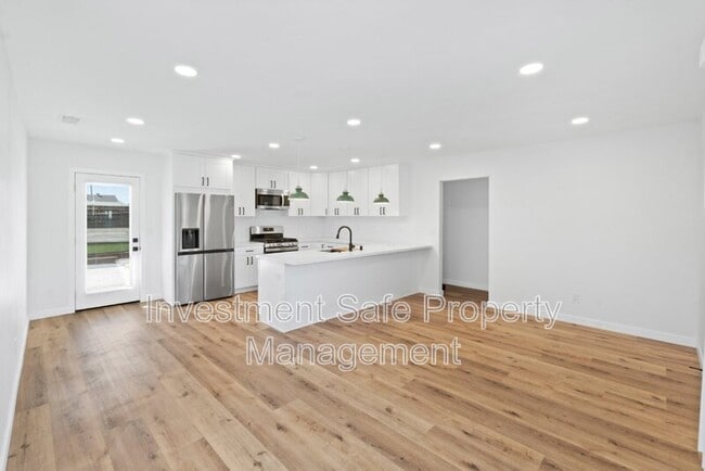 Building Photo - 4026 Charles St