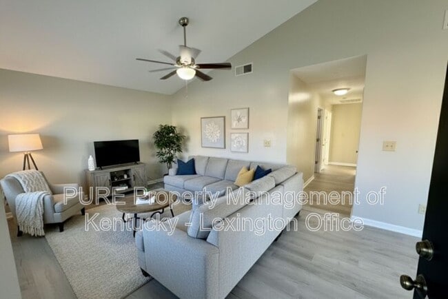 Building Photo - 222 Buffalo Trce