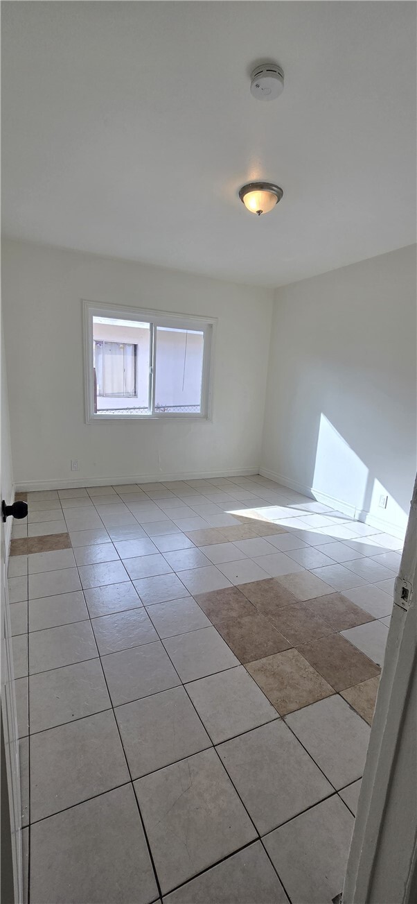 Building Photo - 1095 E Nocta St