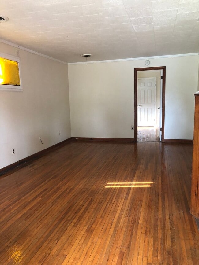 Building Photo - 4 Bedroom and 3 Bathroom home NLR