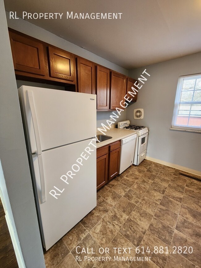 Building Photo - 2 bedroom 1 bathroom apartment in Clintonv...