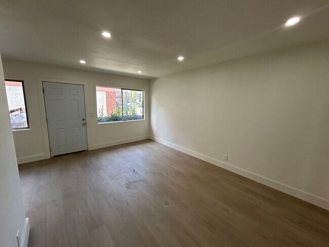 Building Photo - 524 Williamson Ave