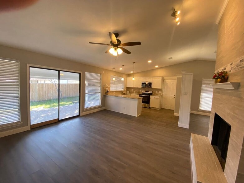 Building Photo - 2006 W Northgate Dr