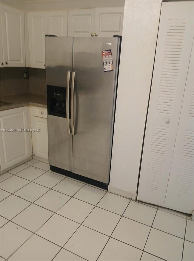 Building Photo - 5100 SW 41st St