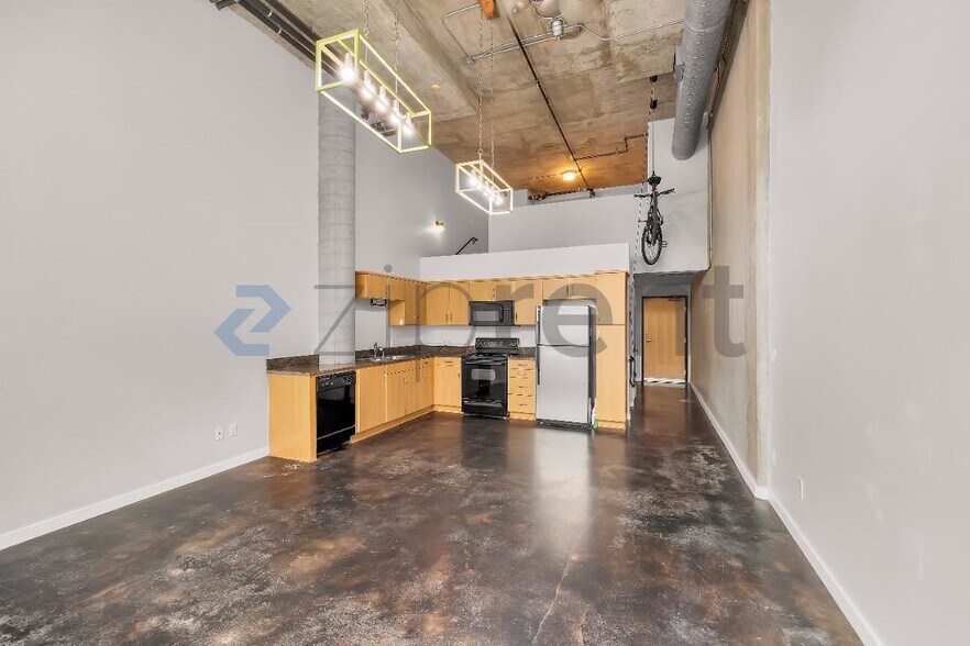Building Photo - Unit 110