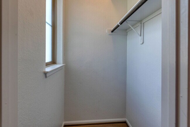 Building Photo - 125 Rangel Dr