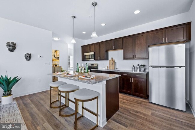 Building Photo - 195 Cambridge Blvd