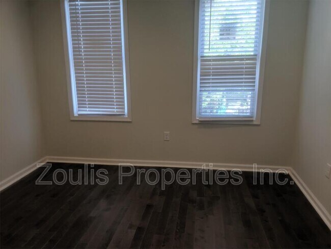 Building Photo - 343 S Macon St.