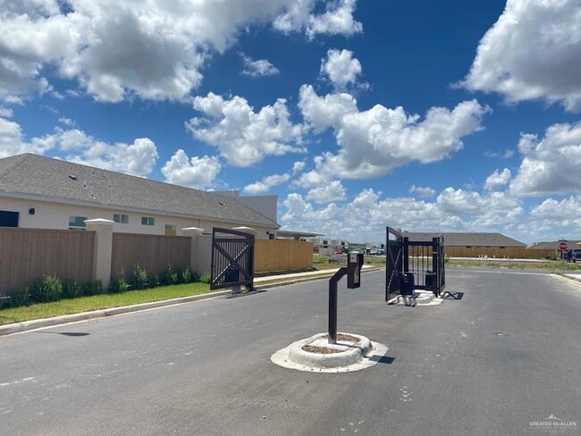 Building Photo - 3408 Sahara Dr