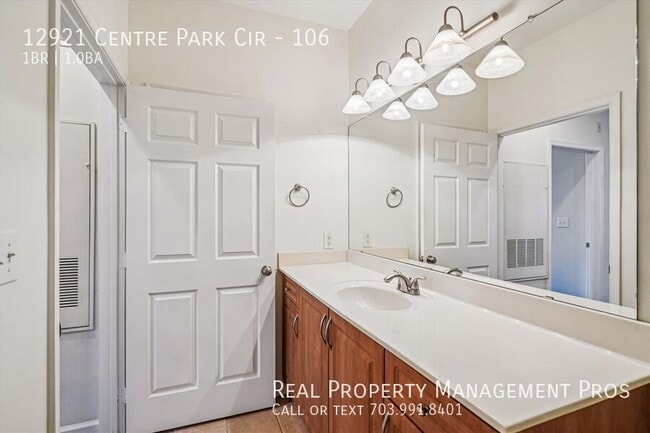 Building Photo - 12921 Centre Park Cir