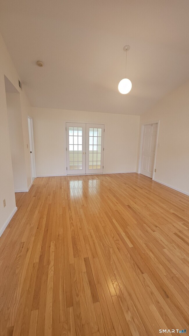 Building Photo - 20 Apple Way