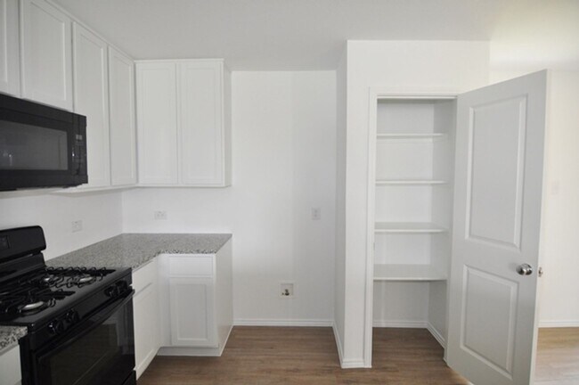 Building Photo - AVAILABLE NOW - Like-New 2024 Lennar Home in Amenity-Rich Community | 3 Bedrooms, Granite Counter...