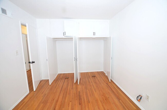 Building Photo - Single level Home