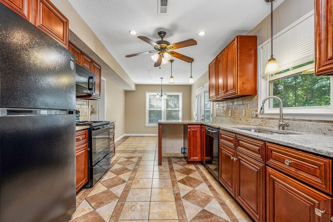 Building Photo - 1583 Winnabow Dr