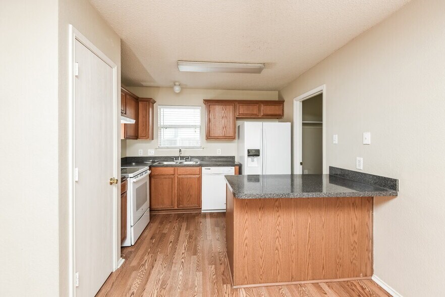 Building Photo - 617 Sawyer Dr