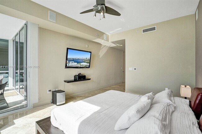 Building Photo - 18101 Collins Ave