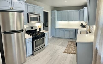 Building Photo - 810 W Moore Ave