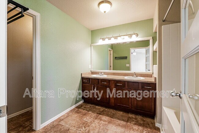 Building Photo - 4933 Pearl Kite View