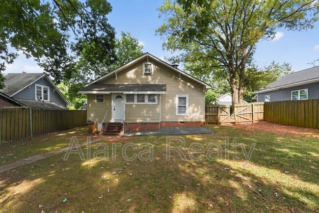 Building Photo - 207 Doster Ave