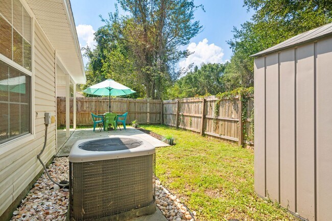 Building Photo - 5841 Last Big Tree Ln
