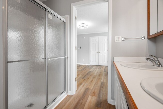 Building Photo - Charming 4 bedroom home in South Raleigh!