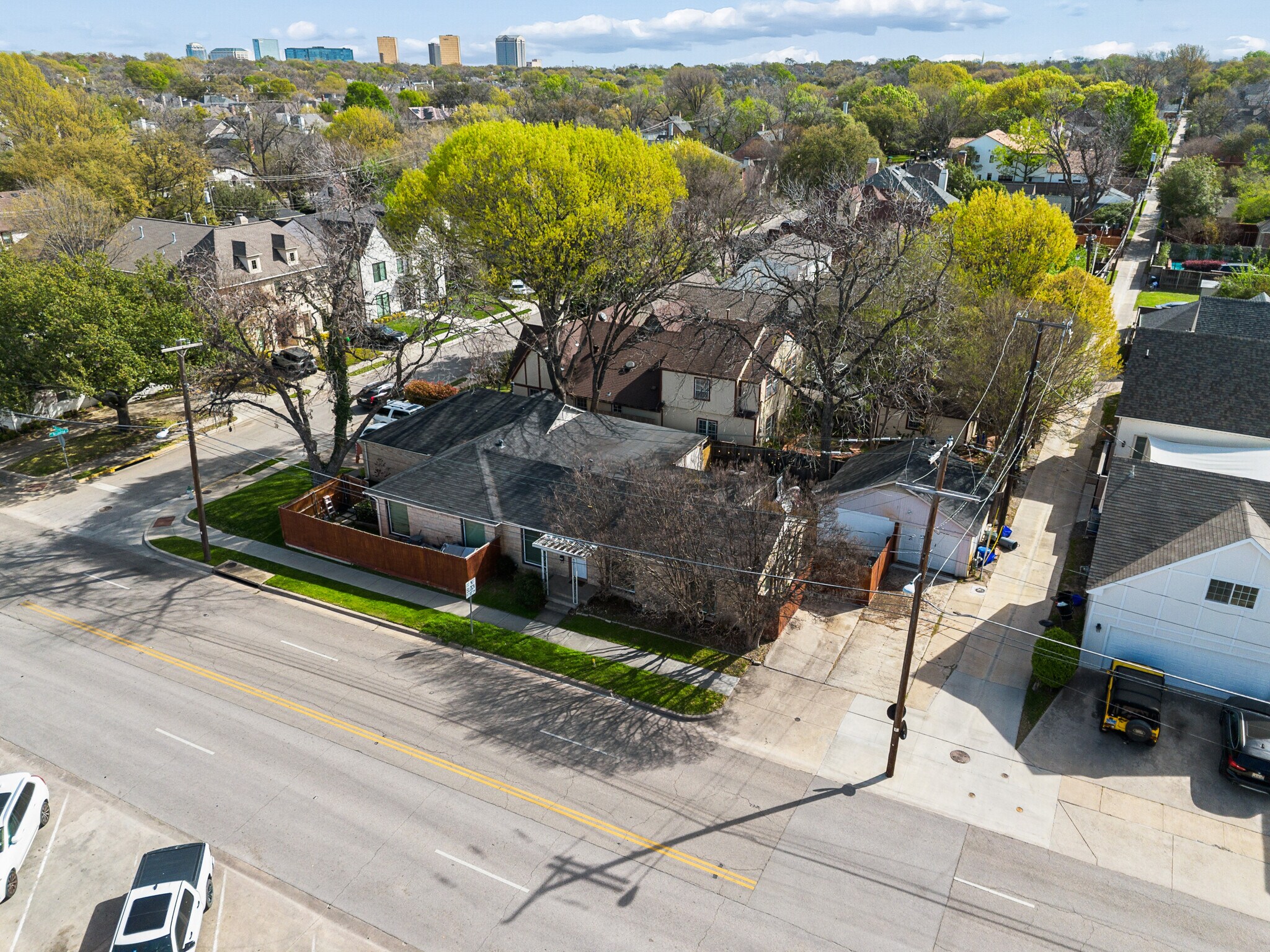 Building Photo - 6950 Hillcrest Ave