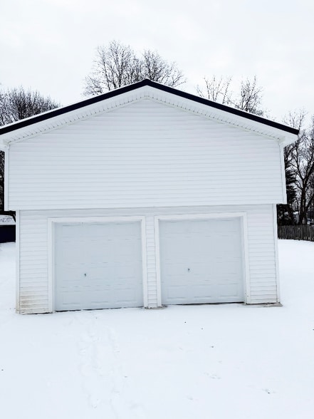 Building Photo - 2743 W Church St