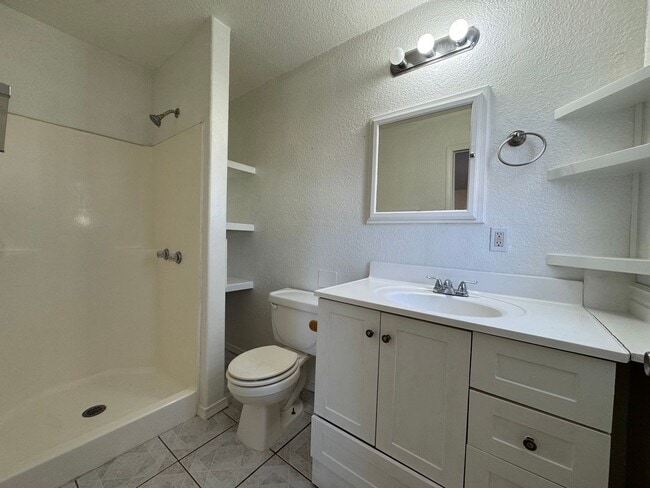 Building Photo - 2105 W Juniper St