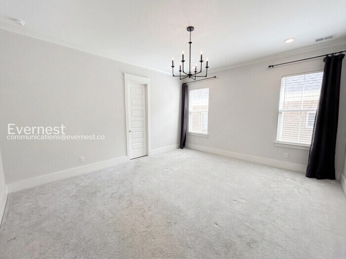 Building Photo - 640 Henry Ln