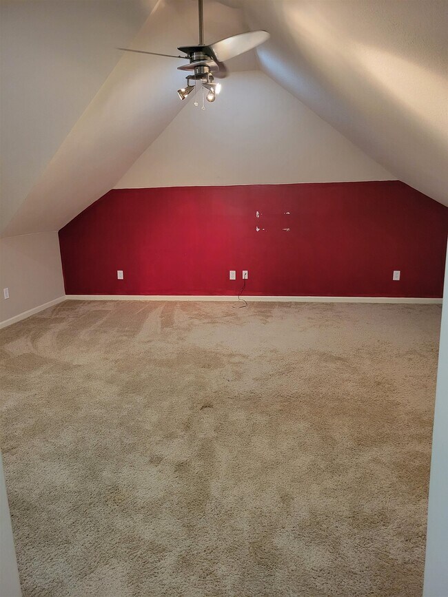 Building Photo - 37 Christmas Dr