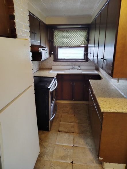 Building Photo - 67 St Charles St