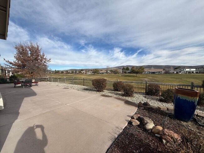 Building Photo - Beautiful 3 bed, 3 full bath two story home including a 3 car garage with 2800 sq ft of living space