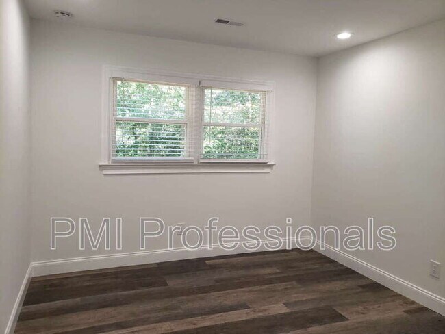 Building Photo - 3653 Cedar St