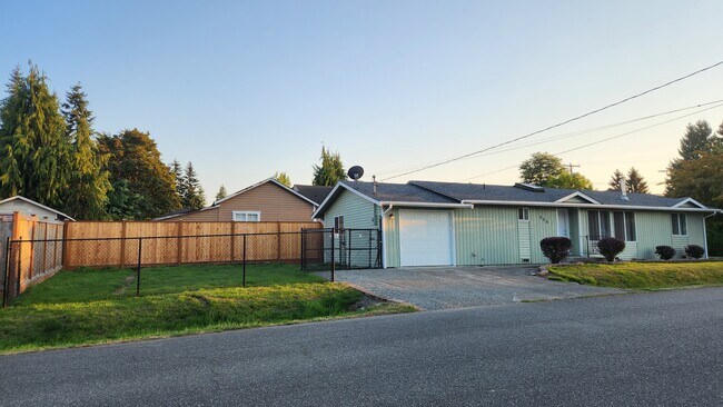 Building Photo - 808 East Guiberson Street