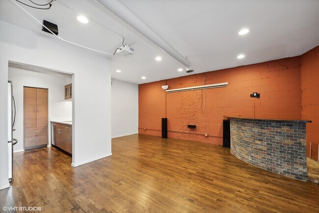 Building Photo - 2525 N Sheffield Ave