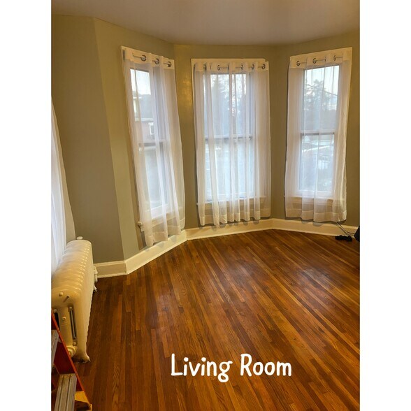 Living room 15’-13’ - 3533 Brisban St