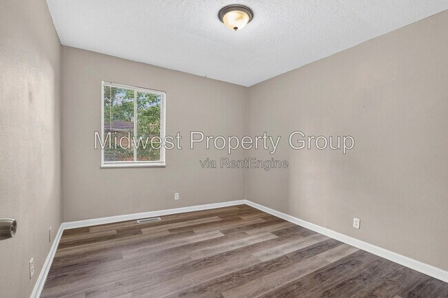 Building Photo - 10002 Kodiak Dr