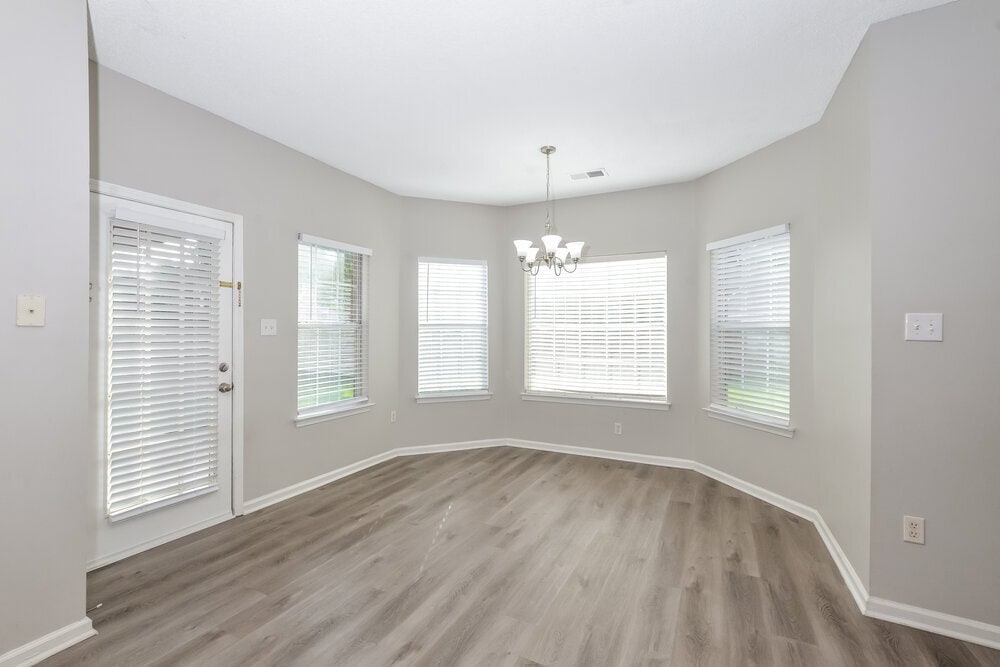 Building Photo - 7415 Creekside Dr