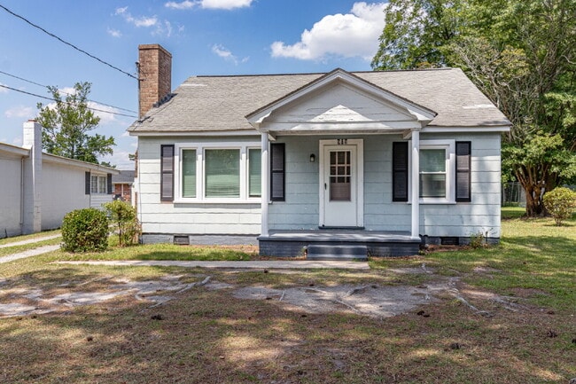 Building Photo - Spacious & Charming Home in Goldsboro - Excellent Wayne Memorial Drive Location!