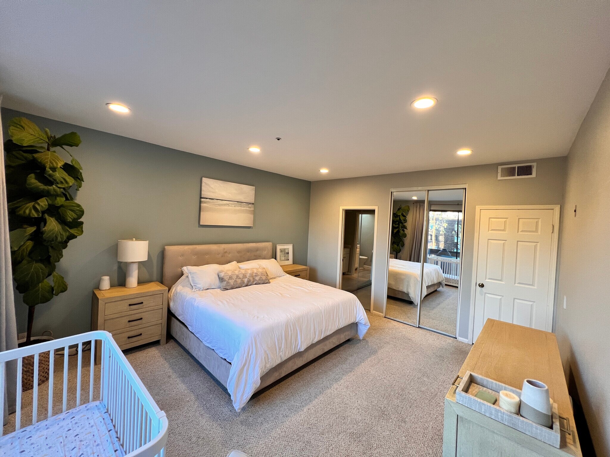 Building Photo - 5805 Friars Rd