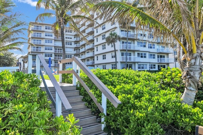 Building Photo - 1069 Hillsboro Mile