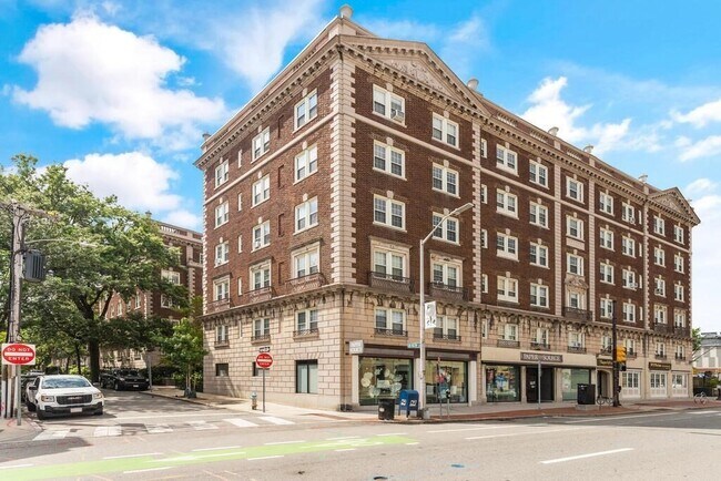 Building Photo - 3 Arlington St