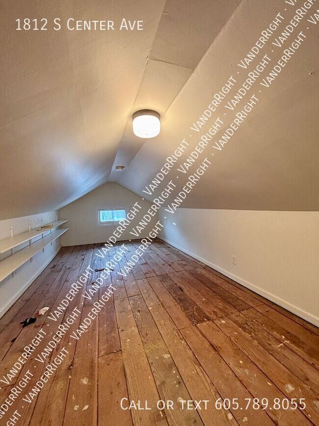 Building Photo - 1812 S Center Ave