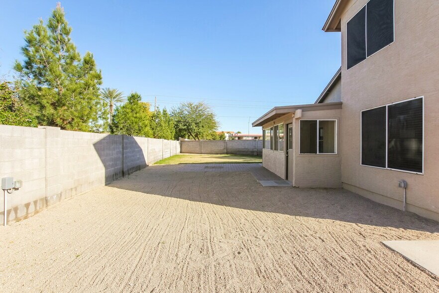 Building Photo - 536 E Marco Polo Rd