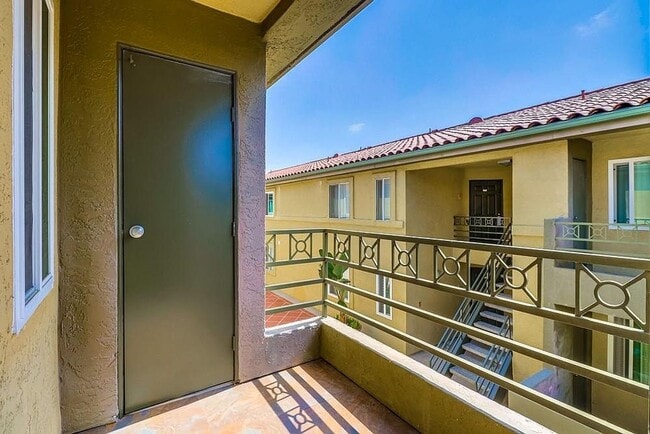 Building Photo - 1-Bedroom, 1-Bathroom Apartment for Rent –...