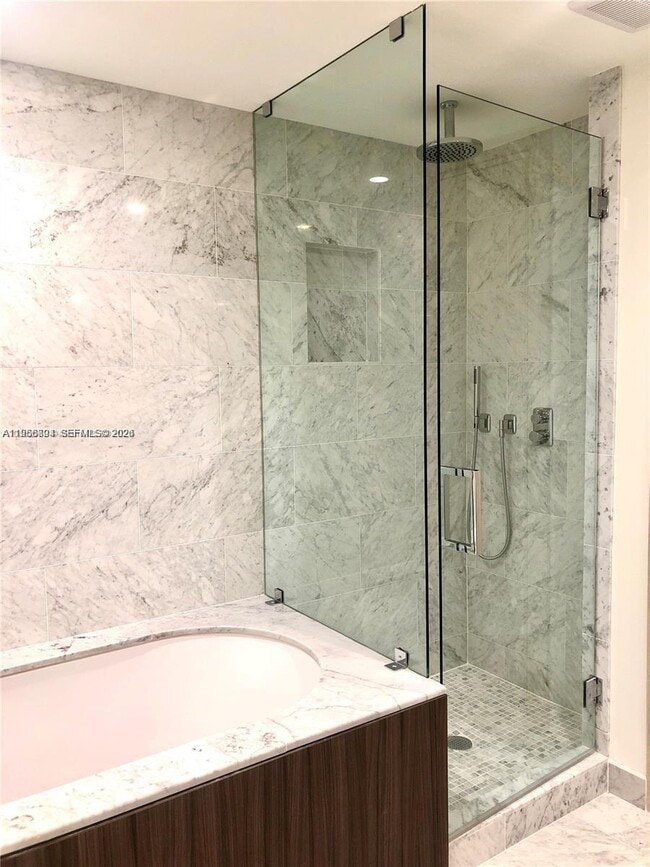 Building Photo - 1000 Brickell Plaza